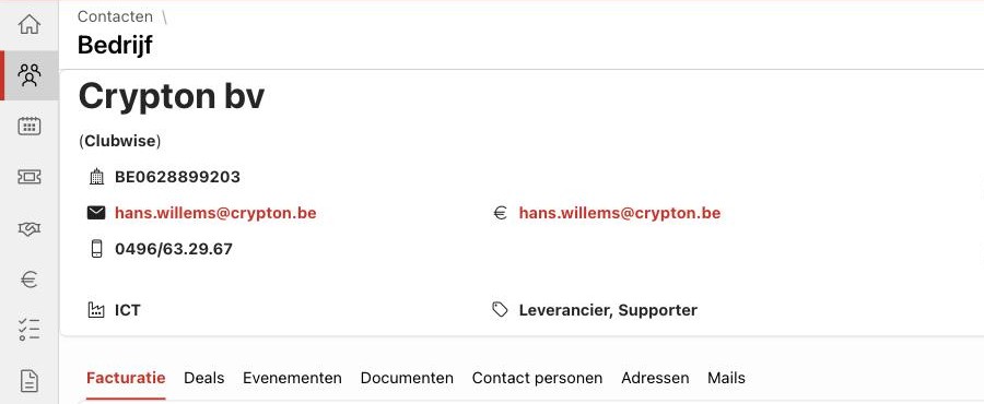 Contactdossier: alle facturen, deals en documenten gebundeld onder tabs.